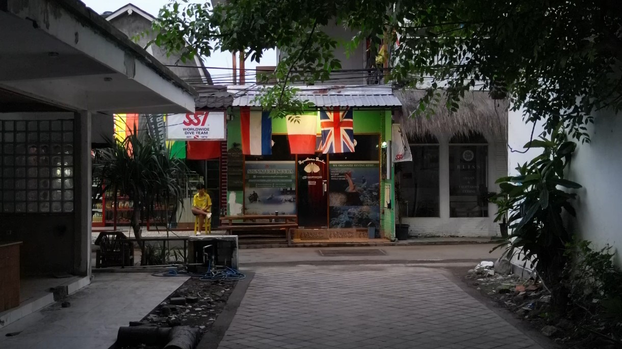 Signature Scuba Gili Trawangan dive team and diving adventure in the Gili Islands